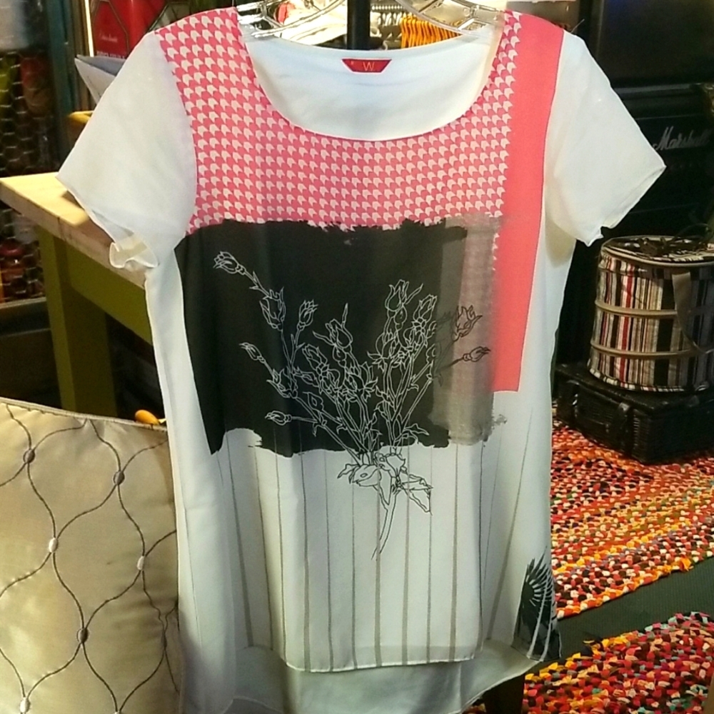 omen's Pink and Black Graphic Top
